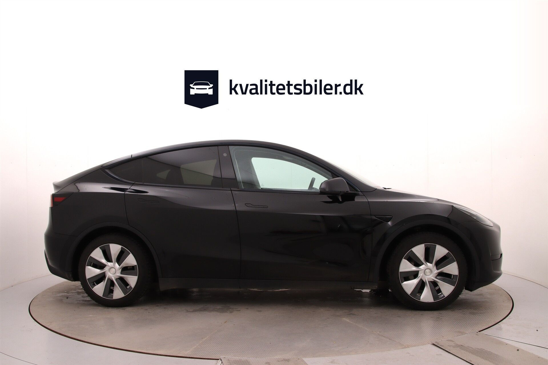Sort Tesla Model Y fra 2023