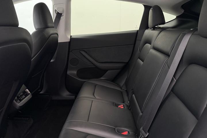 Sort Tesla Model Y fra 2023
