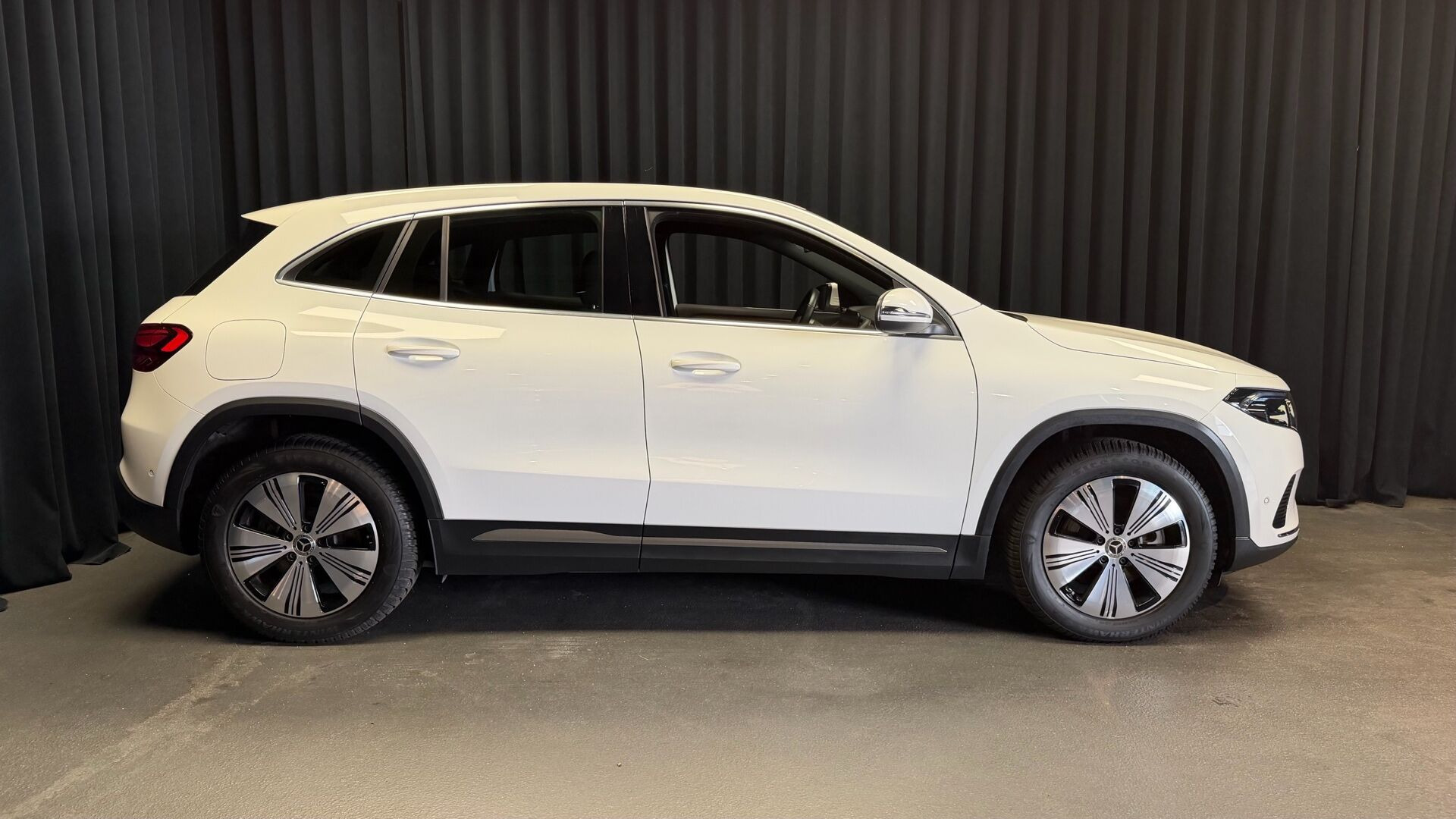 Hvid Mercedes EQA 250+ fra 2024