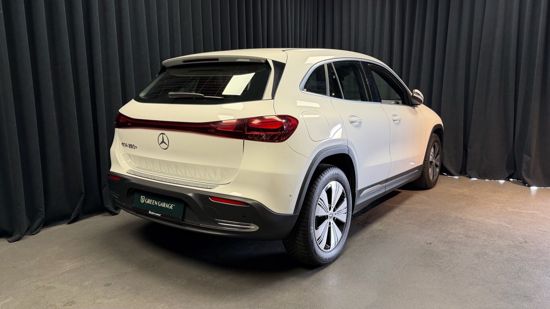 Hvid Mercedes EQA 250+ fra 2024
