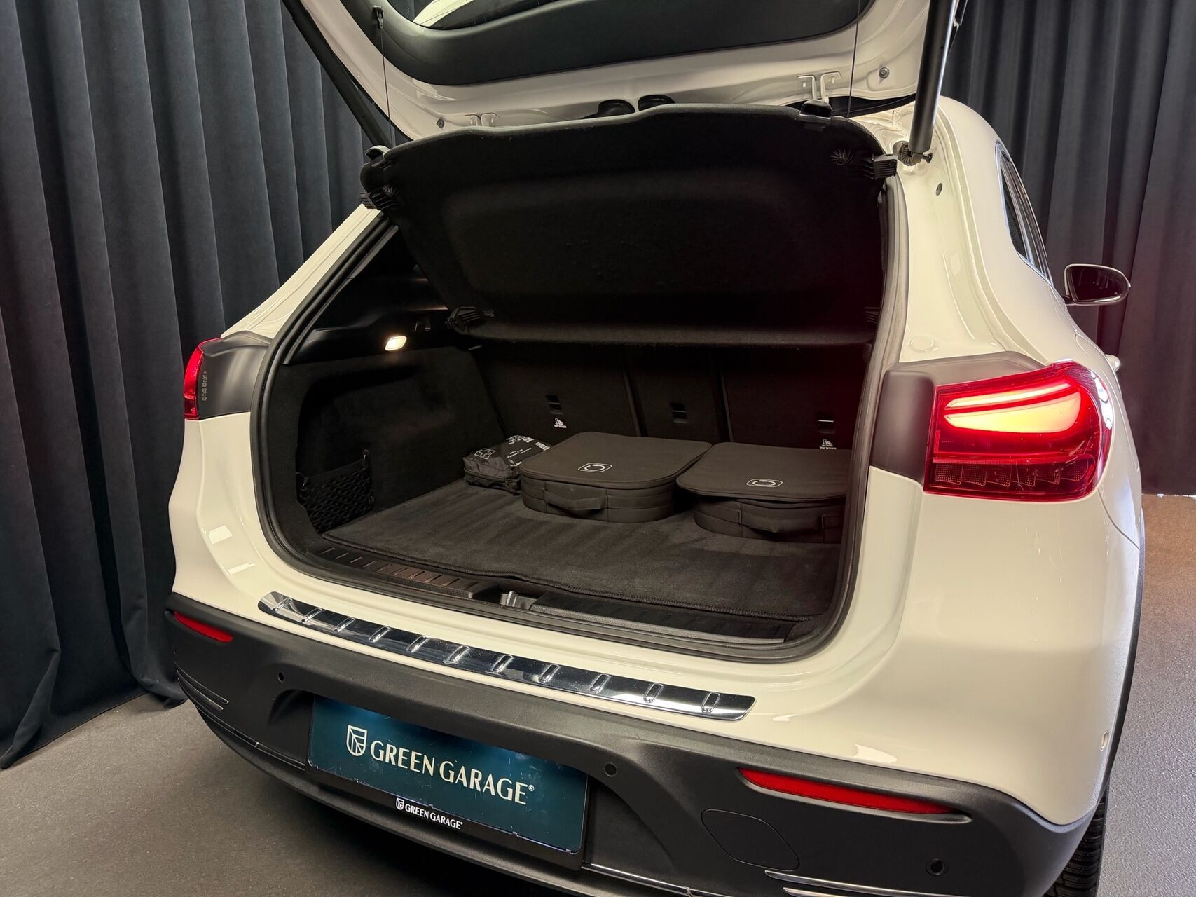 Hvid Mercedes EQA 250+ fra 2024