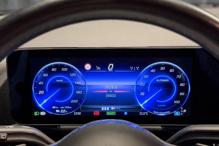 Hvid Mercedes EQA 250+ fra 2024