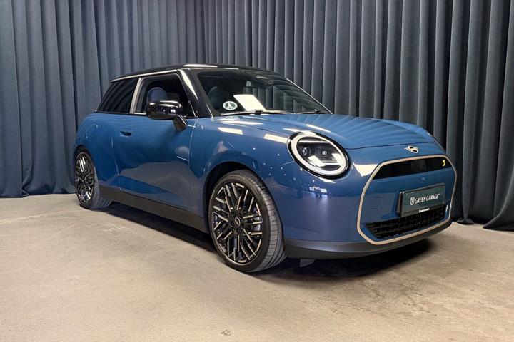 Blå Mini Cooper fra 2025