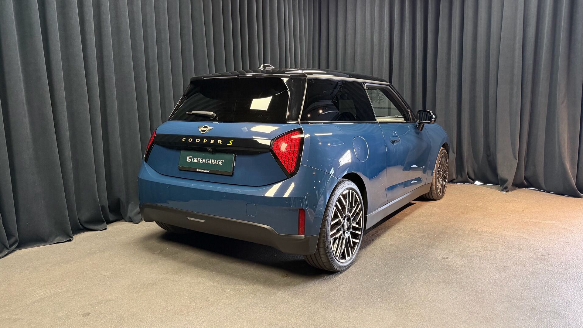 Blå Mini Cooper fra 2025