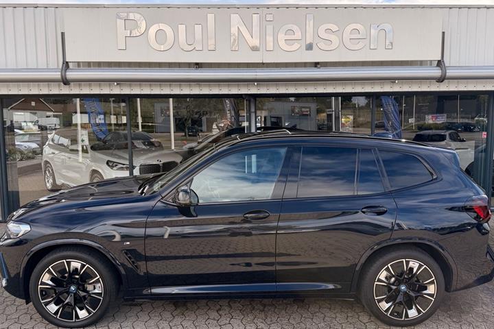 Sort BMW iX3 fra 2023