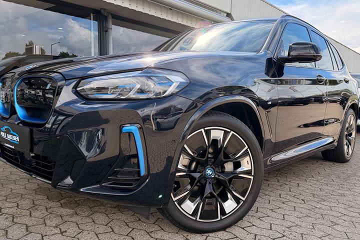 Sort BMW iX3 fra 2023