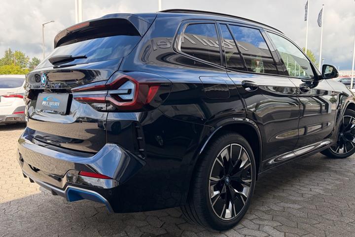 Sort BMW iX3 fra 2023
