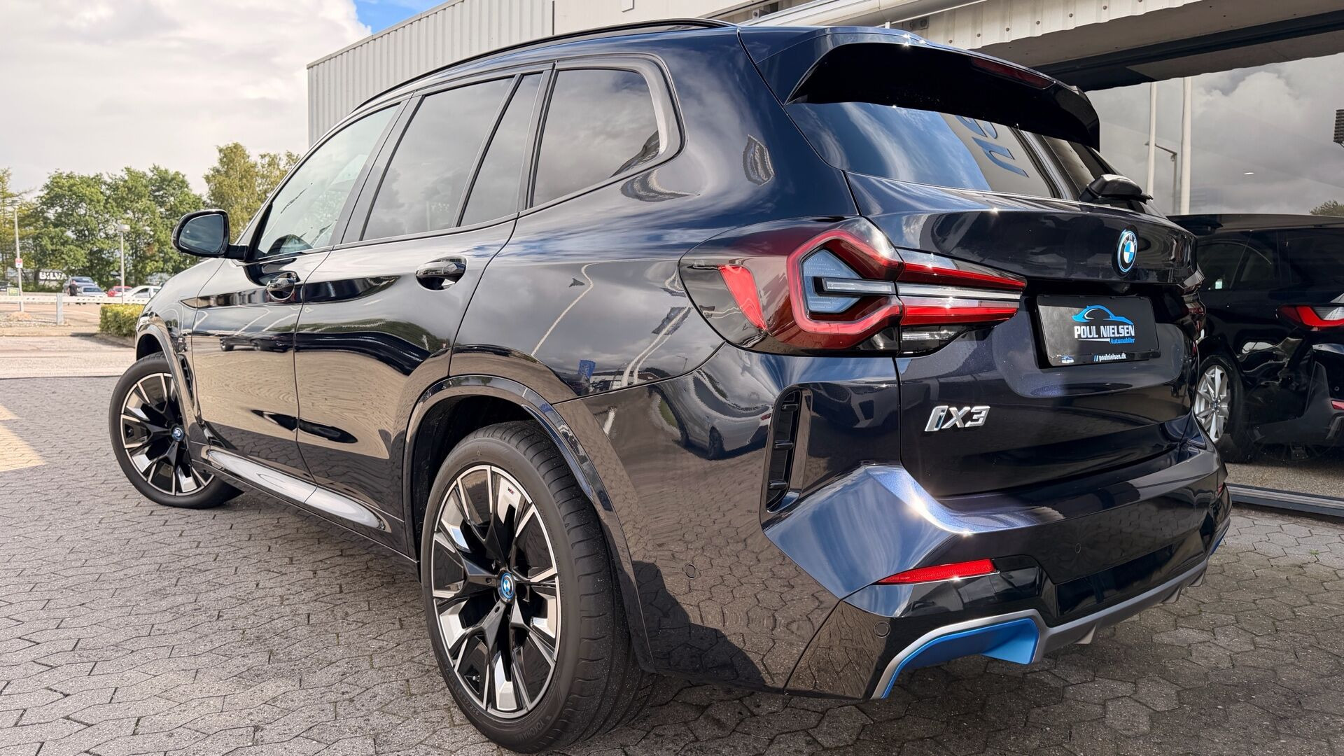 Sort BMW iX3 fra 2023