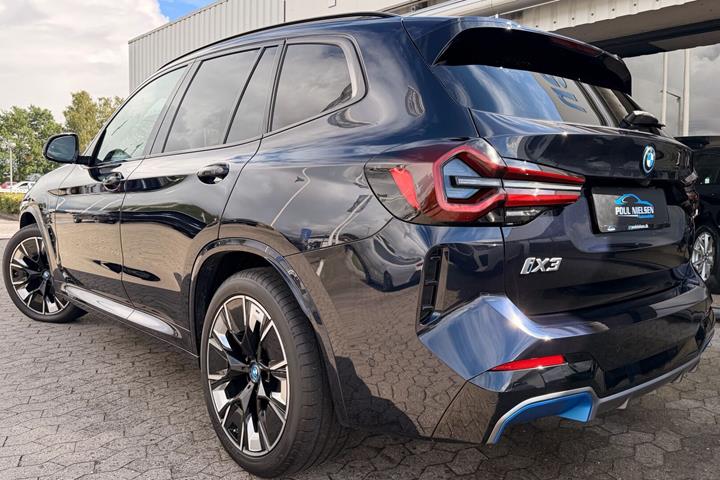 Sort BMW iX3 fra 2023