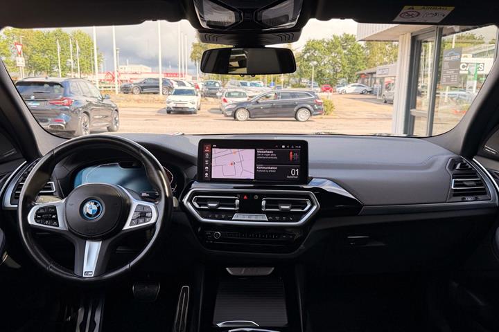 Sort BMW iX3 fra 2023