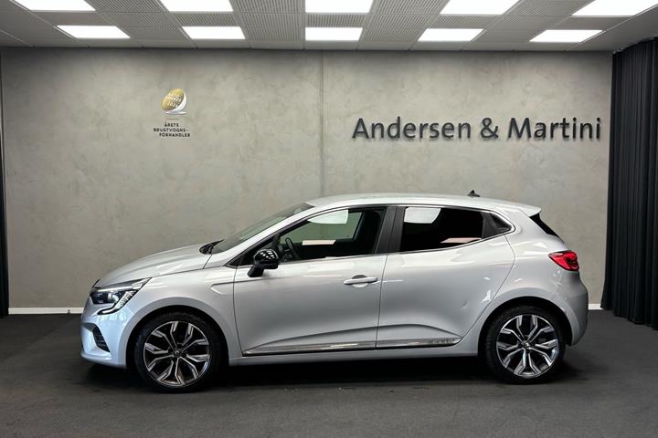 Grå Renault Clio fra 2020