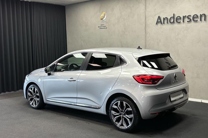 Grå Renault Clio fra 2020