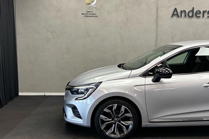 Grå Renault Clio fra 2020