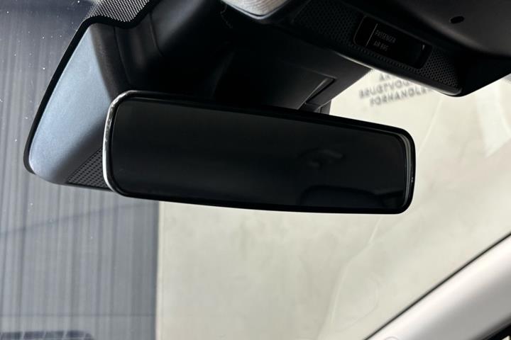 Grå Renault Clio fra 2020