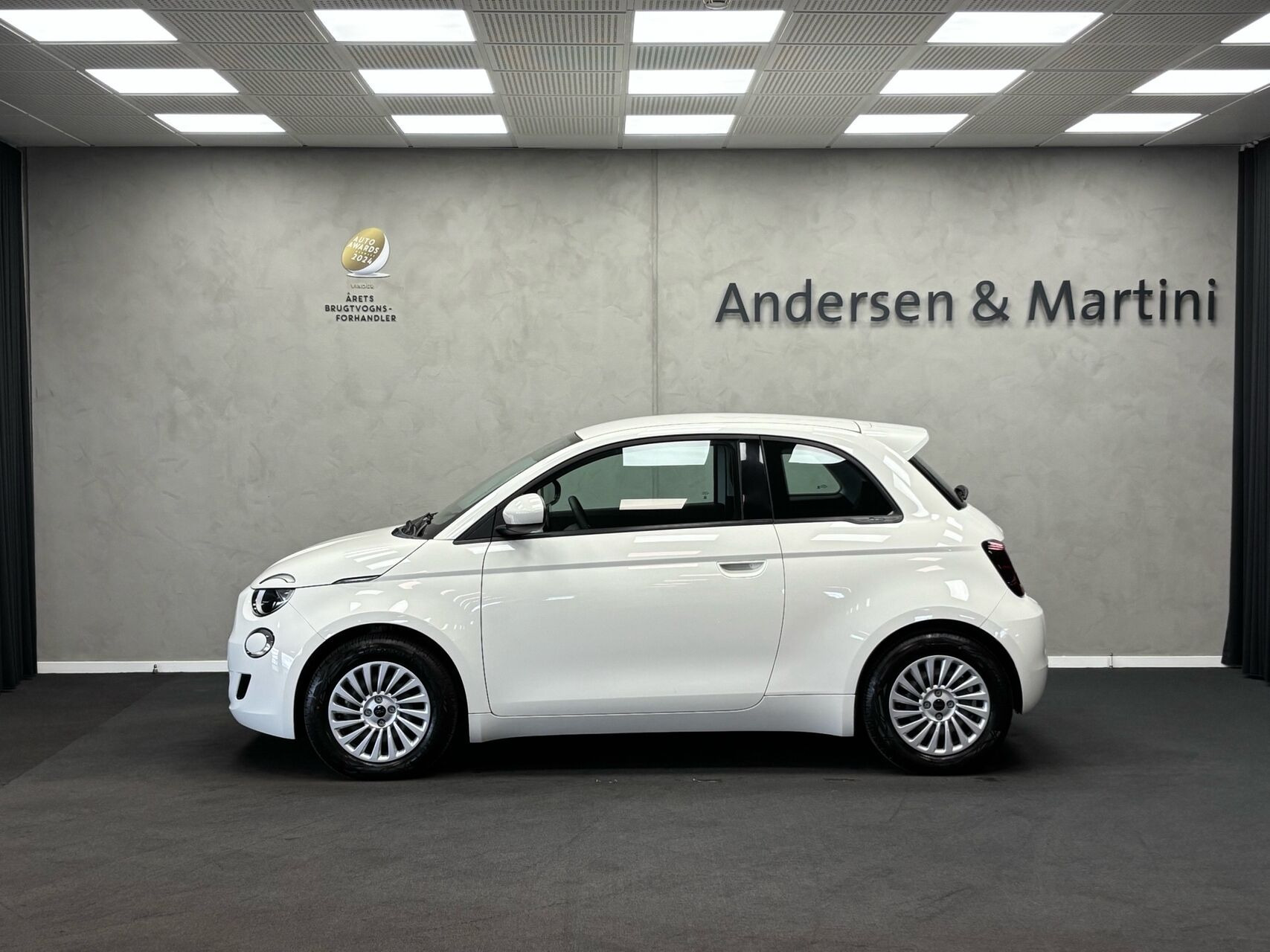 Hvid Fiat 500e fra 2023