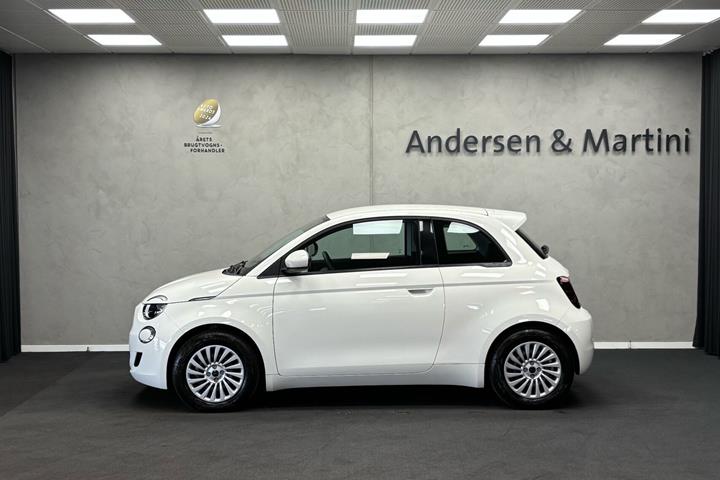 Hvid Fiat 500e fra 2023