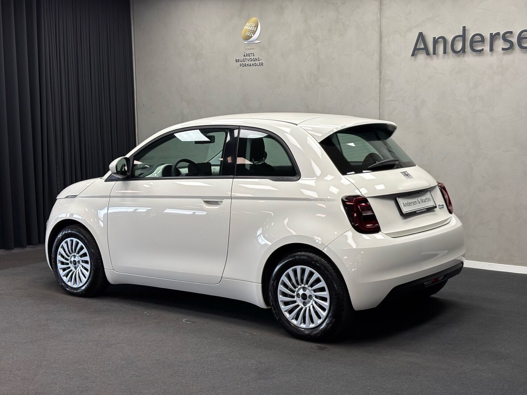 Hvid Fiat 500e fra 2023