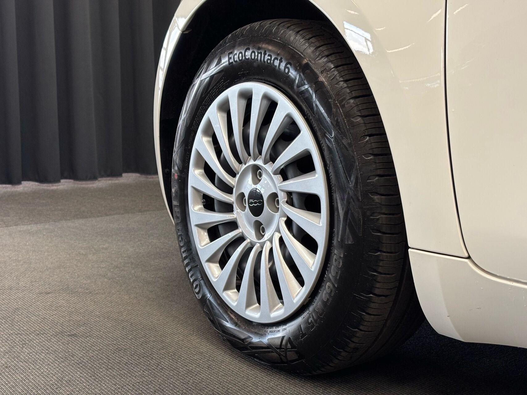 Hvid Fiat 500e fra 2023