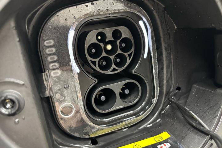 Hvid Fiat 500e fra 2023