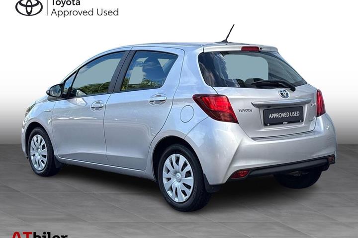 Sølv Toyota Yaris fra 2016