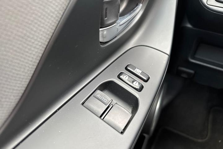 Sølv Toyota Yaris fra 2016
