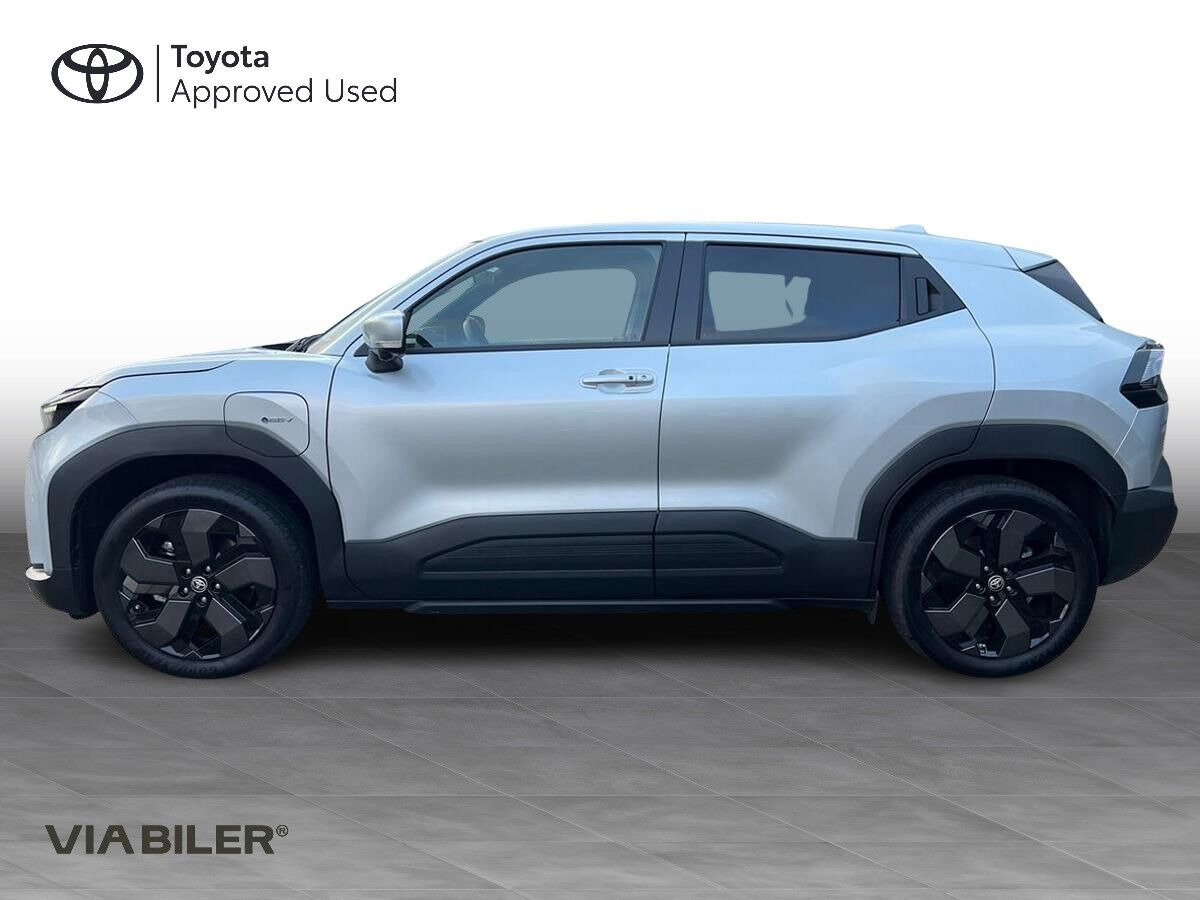 Grå Toyota Urban Cruiser fra 2026