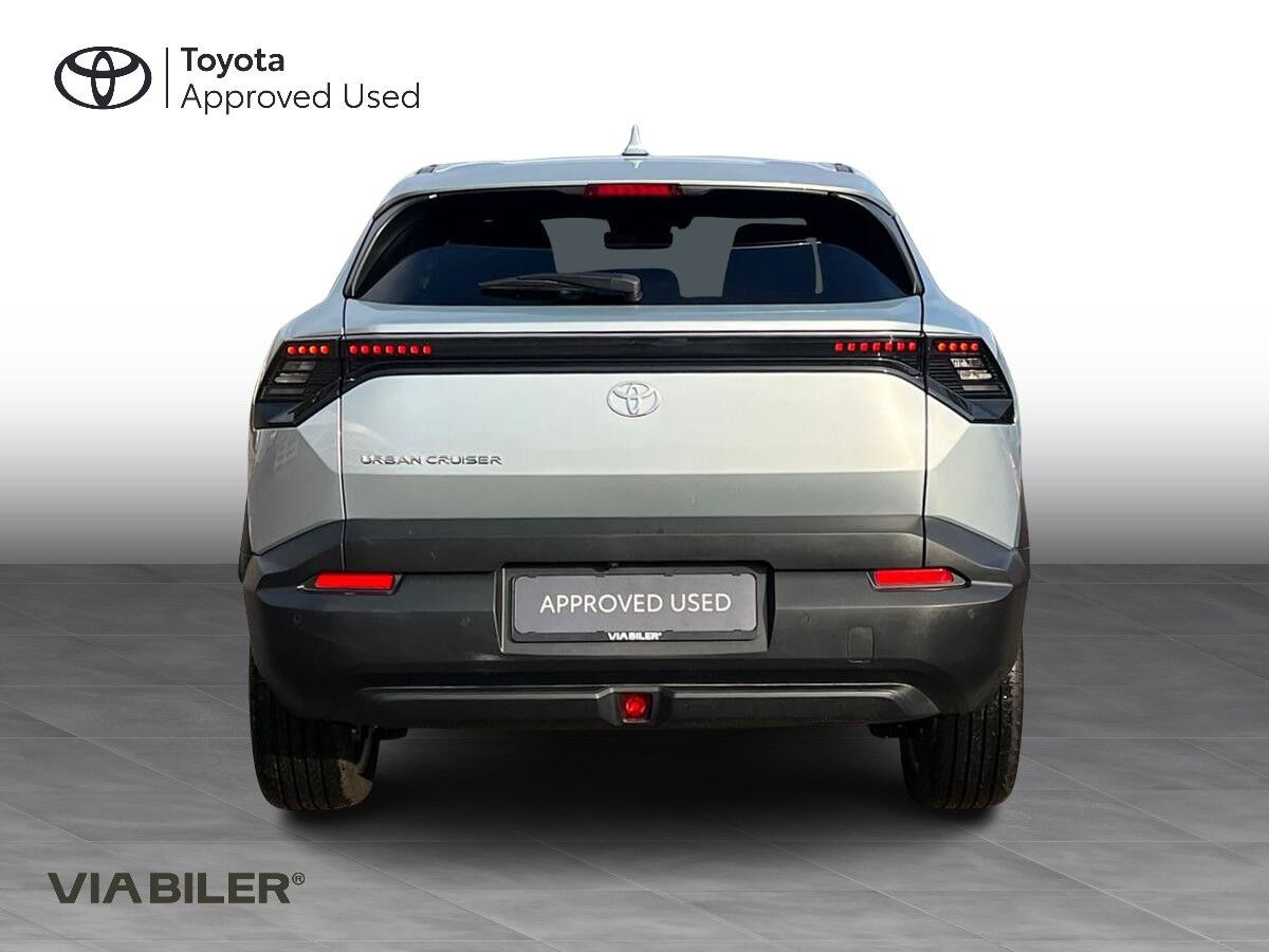 Grå Toyota Urban Cruiser fra 2026