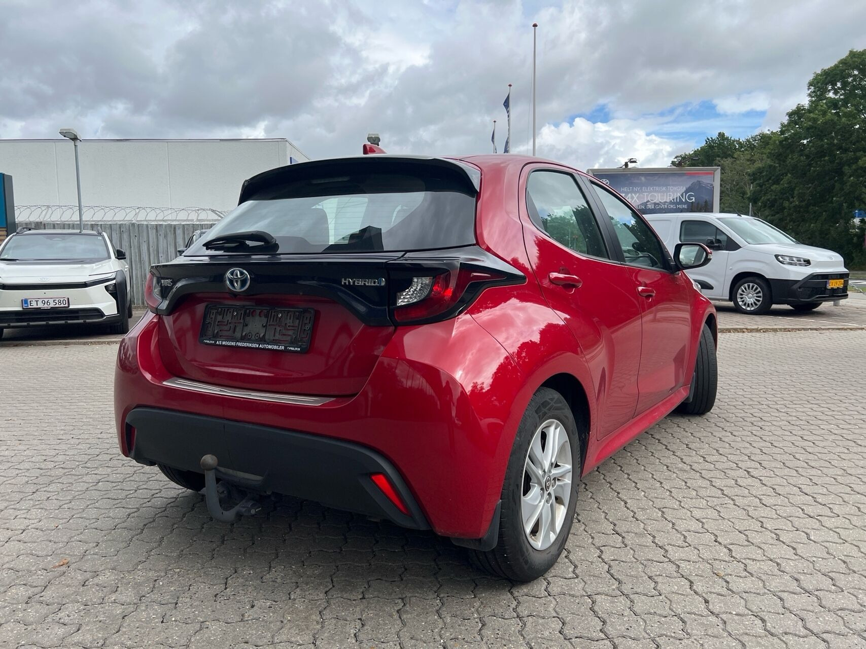 Rød Toyota Yaris fra 2022