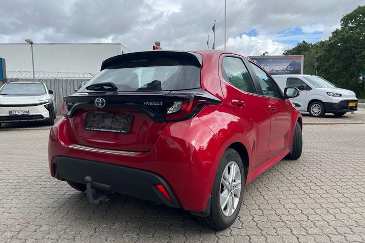 Rød Toyota Yaris fra 2022