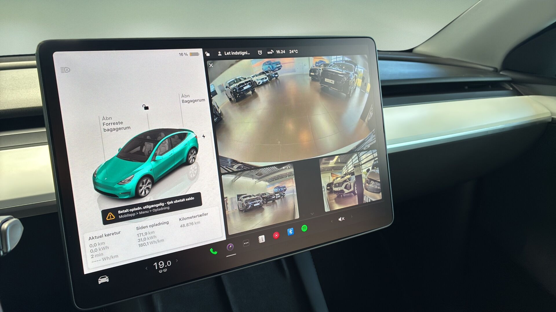 Hvid Tesla Model Y fra 2023