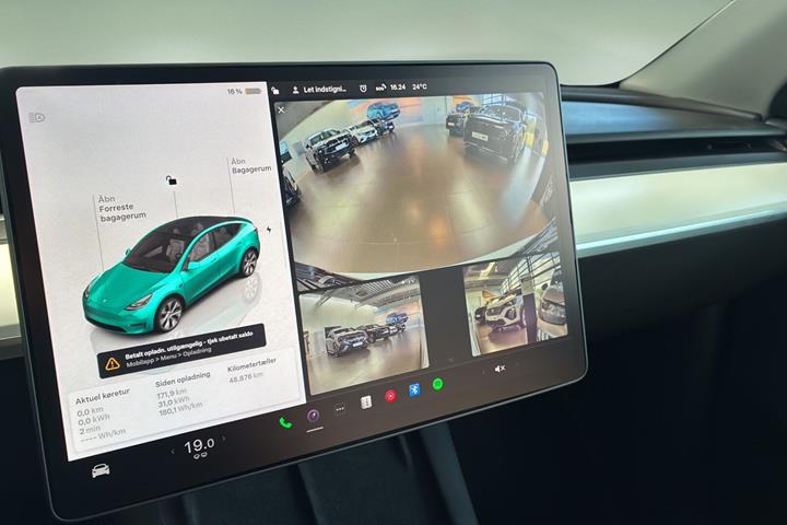 Hvid Tesla Model Y fra 2023