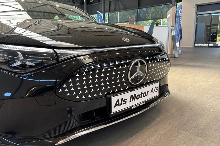 Sort Mercedes CLA250+ fra 2025