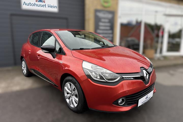 Rød Renault Clio IV fra 2014 set udefra