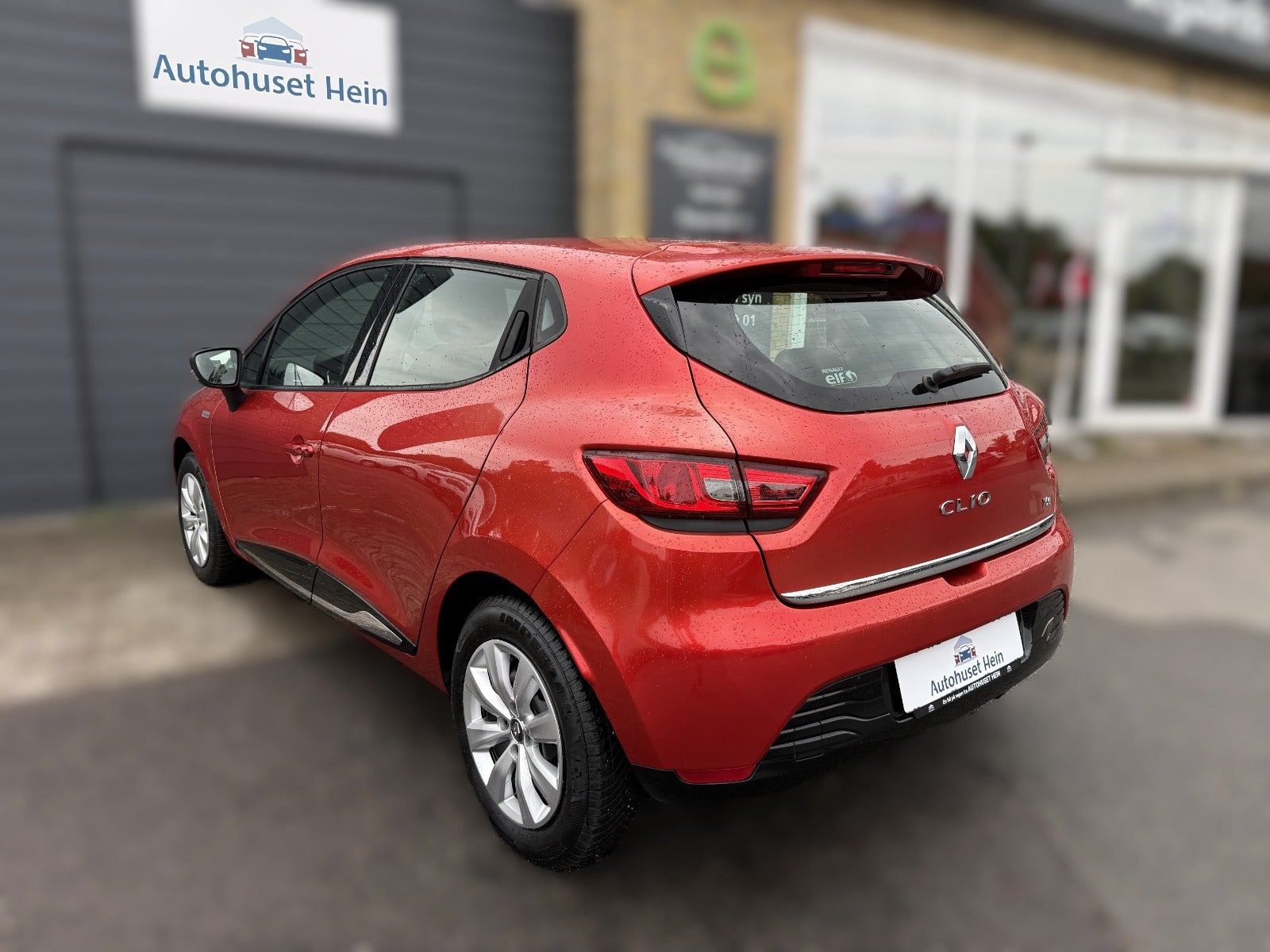 Rød Renault Clio IV fra 2014