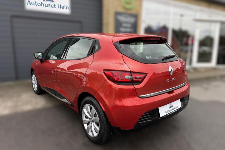 Rød Renault Clio IV fra 2014