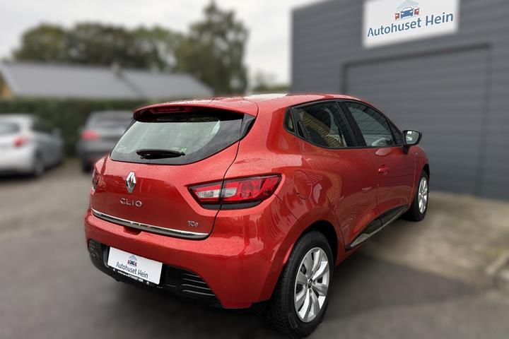 Rød Renault Clio IV fra 2014