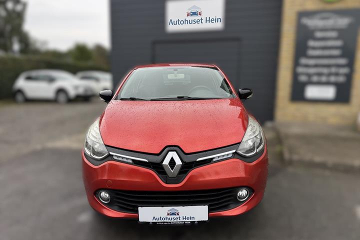 Rød Renault Clio IV fra 2014