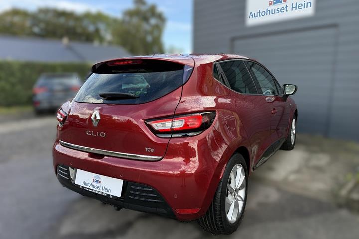 Rød Renault Clio IV fra 2017
