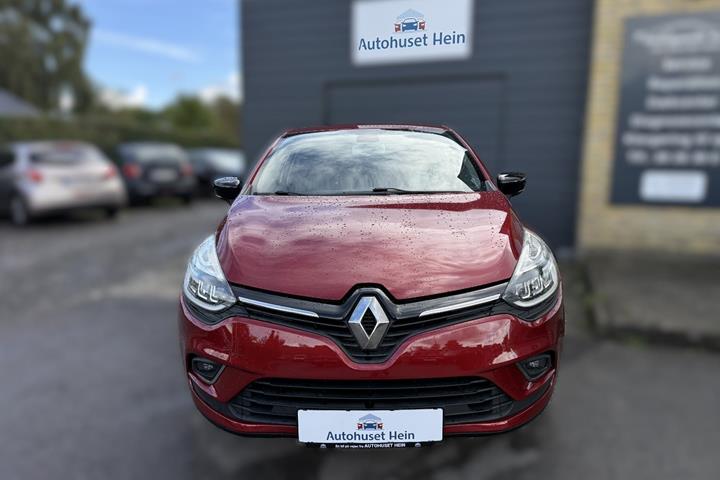 Rød Renault Clio IV fra 2017