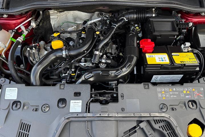 Rød Renault Clio IV fra 2017
