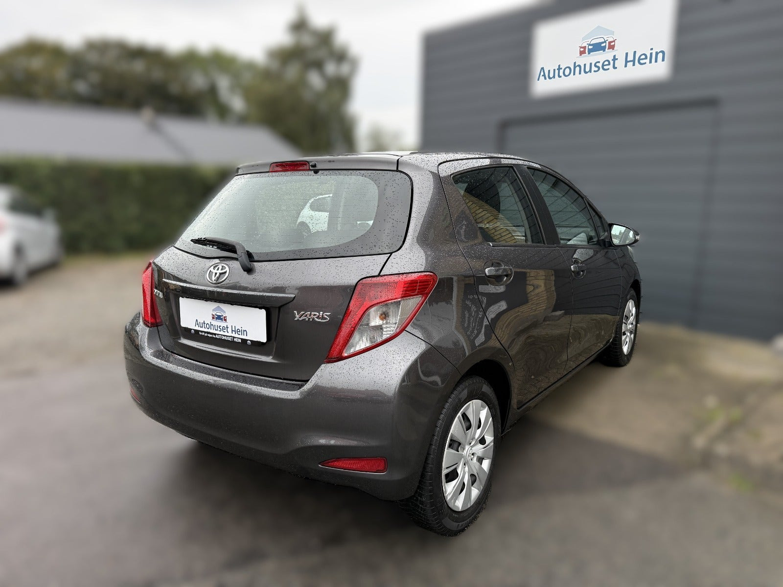 Grå Toyota Yaris fra 2014