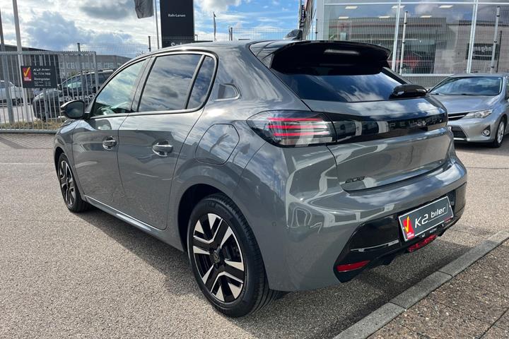 Grå Peugeot 208 fra 2024