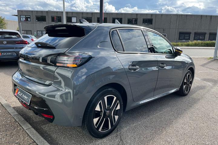 Grå Peugeot 208 fra 2024