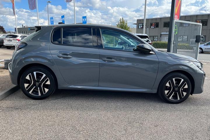 Grå Peugeot 208 fra 2024