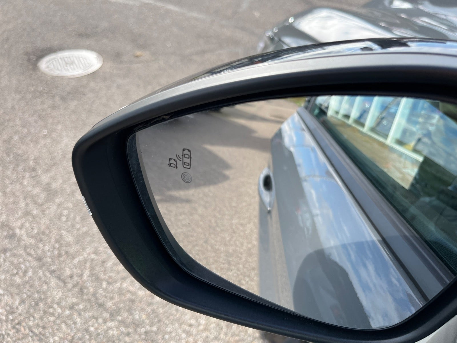 Grå Peugeot 208 fra 2024