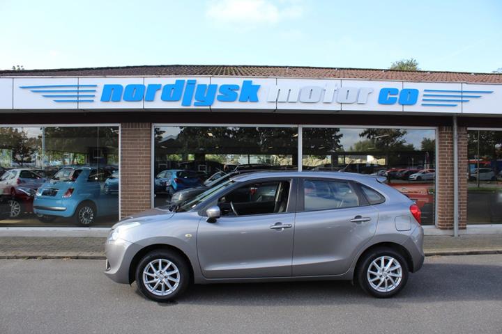 Grå Suzuki Baleno fra 2018