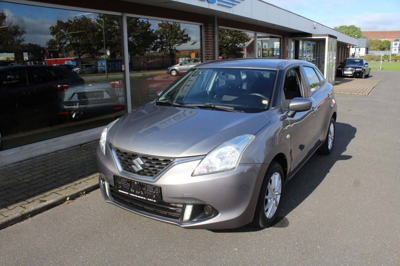 Grå Suzuki Baleno fra 2018