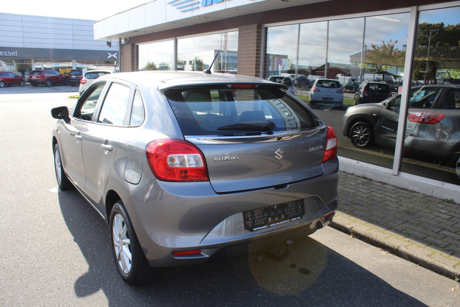 Grå Suzuki Baleno fra 2018