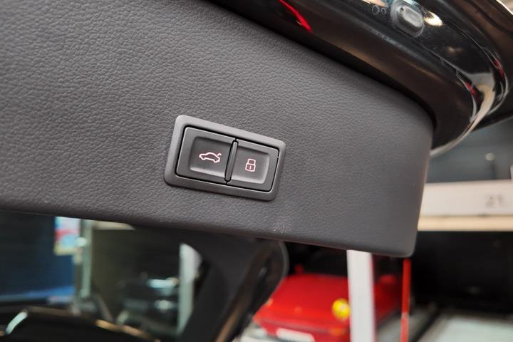 Sort Audi RS6 fra 2018