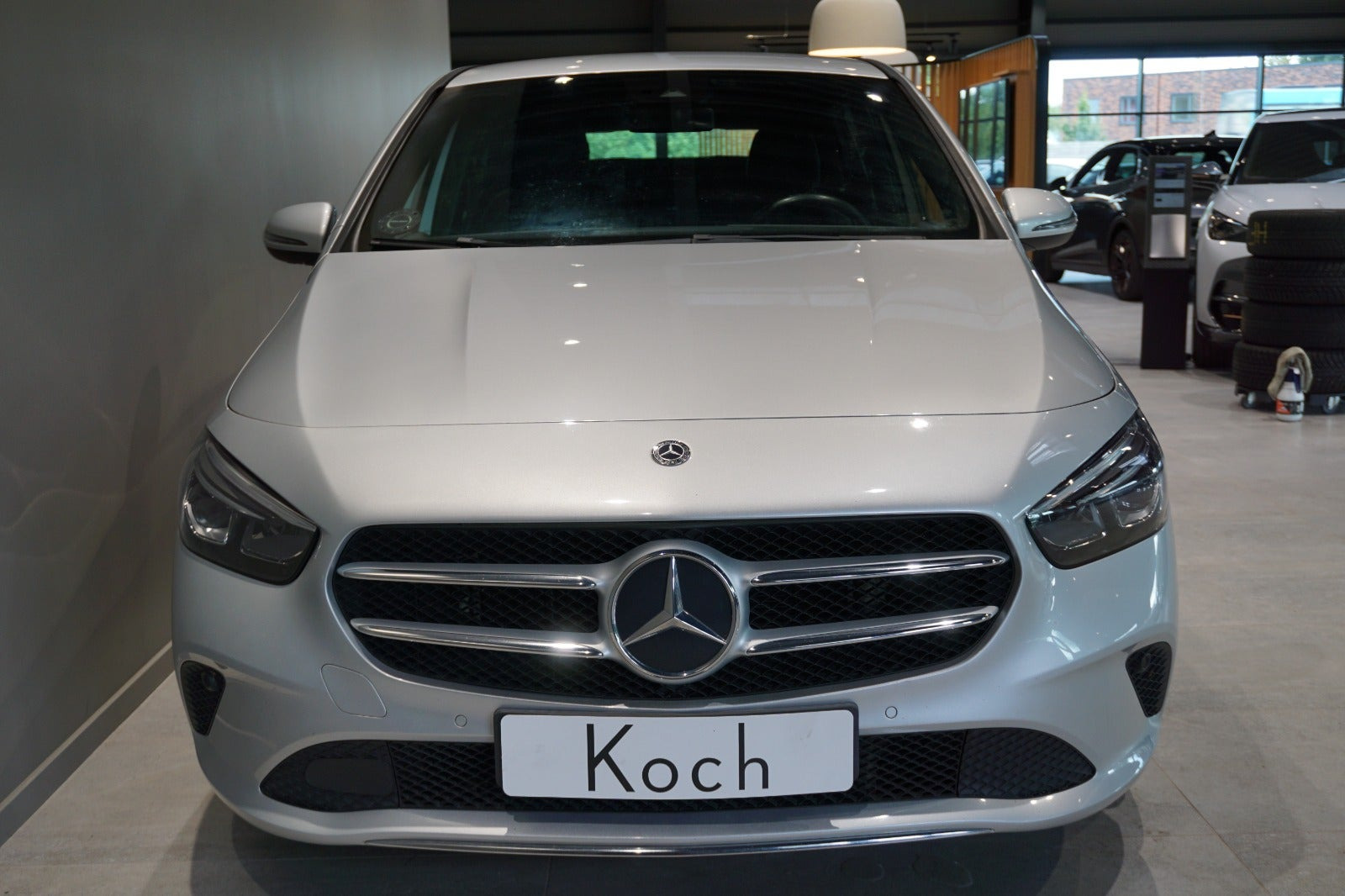Sølv Mercedes B200 fra 2019